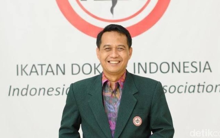 Ketua Umum Pengurus Besar Ikatan Dokter Indonesia dr Daeng M Faqih SH MH