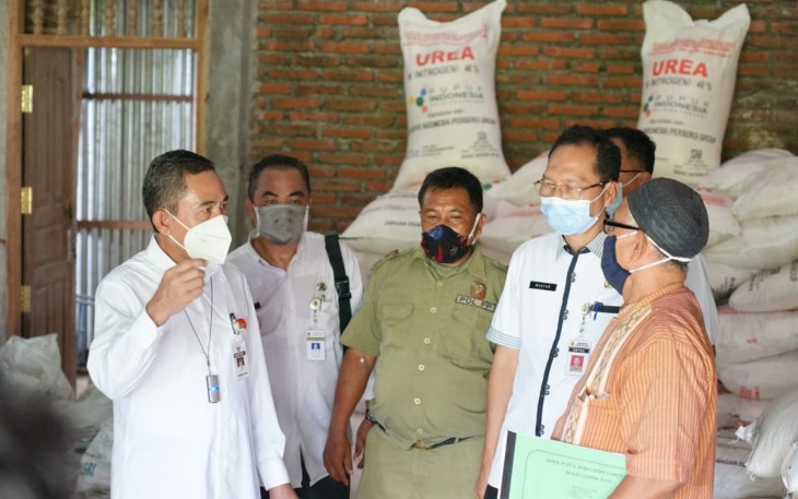 Bupati Haryanto sidak  gudang pupuk subsidi