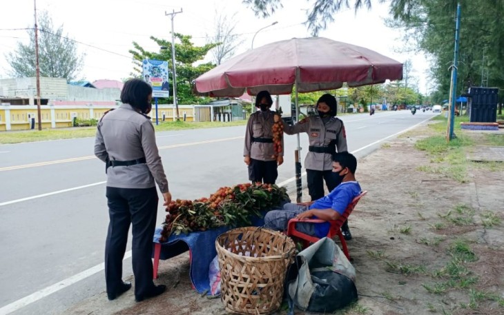 Beri Imbauan Prokes di Kawasan Pariwisata Polres Bengkulu Terjunkan Patroli Polwan 