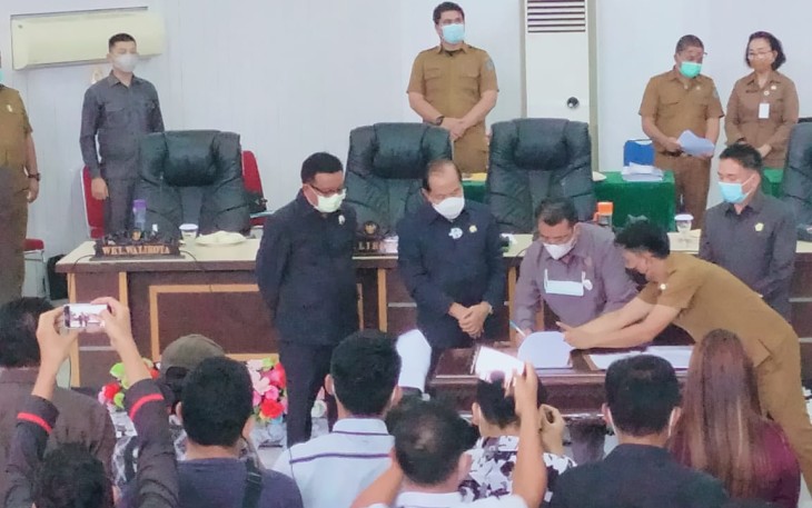 Penandatanganan Berita Acara dan Surat Pemberhentian Walikota dan Walikota Bitung Periode 2014-2021 dan Pengesahan Pengangkatan Walikota dan Walikota Bitung Terpilih Untuk Periode 2021-2024