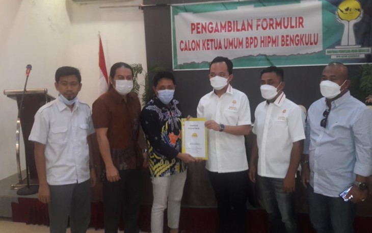 dr Yoga Ambil Formulir Calon Ketum HIPMI Bengkulu