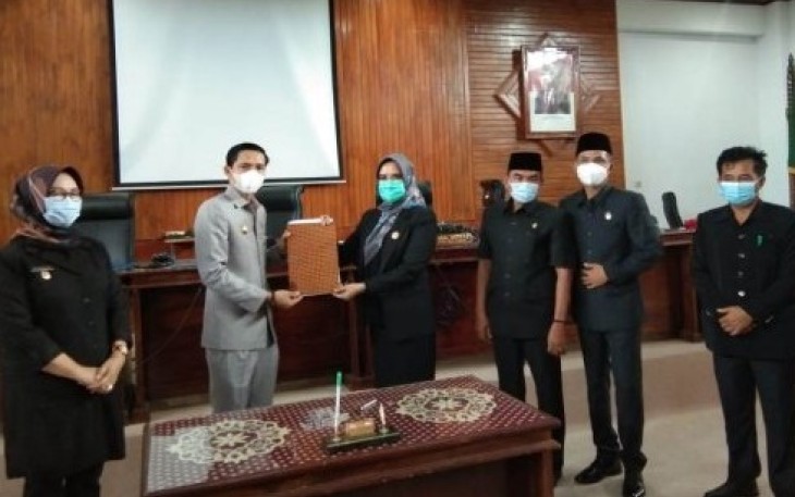 8 Perda dan APBD Kaur 2021 Disahkan