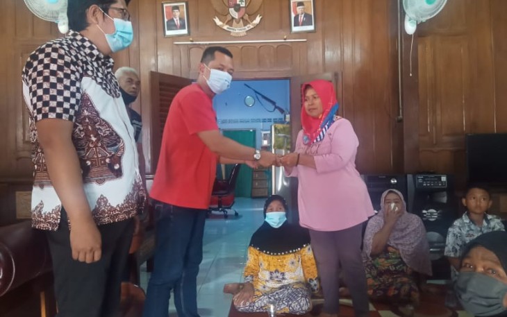 Pengusaha BSN CV Adhi Djojo Beri Bantuan Paket Sembako Untuk Warga Kurang Mampu 