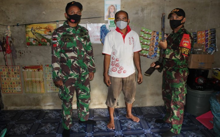 Satgas Pamtas RI-MLY Yonif 407/PK Pos Sei Tekam telah menerima secara sukarela 1 pucuk senjata laras panjang jenis Bowman dari masyarakat Dusun Perimpah, Desa Sei Tekam, Kecamatan Sekayam, Kabupaten Sanggau, Kalbar
