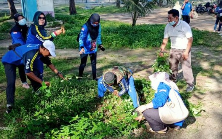Gotong Royong di Area Pantai Panjang Kota Bengkulu