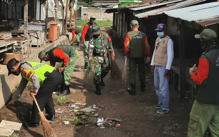 .Gubernur Jawa Tengah Ganjar Pranowo berencana menerapkan gerakan Jateng di rumah saja selama dua hari pada akhir pekan ini, Sabtu-Minggu (6-7/2/2021).