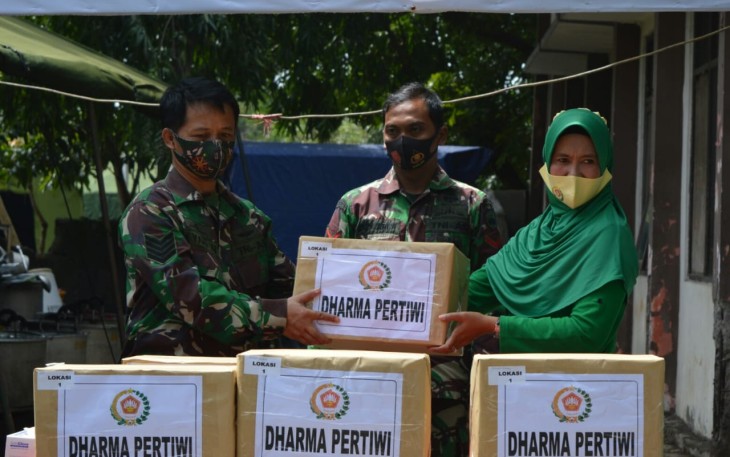 Bantuan yang disalurkan oleh Ketua Persit KCK Daerah IV/Diponegoro Ibu Dewi Bakti Agus Fadjari terhadap para korban bencana banjir yang terjadi di beberapa wilayah Semarang
