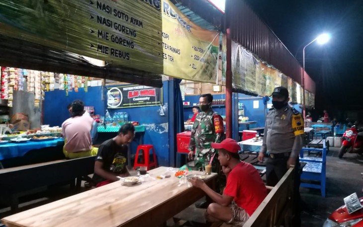 Tim Satgas penanganan covid-19 menggelar Operasi Masker dalam rangka peningkatan disiplin dan penegakan hukum ProtKes Covid-19 di wilayah Kecamatan Banyu Putih, Kabupaten Batang, Jumat (12/2/21) malam.