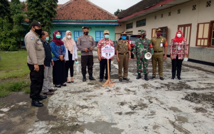 Anggota Koramil 08/Banyudono Kodim 0724/Boyolali Pelda Edi Satmoro   bersama Tim Satgas Covid 19 Kecamatan Banyudono melaksanakan sosialisasi dan edukasi kepada warga agar tetap menerapkan protokol kesehatan 5M