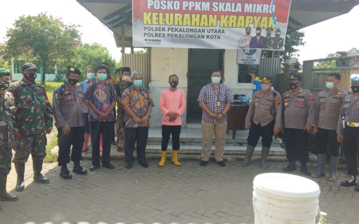Bid Propam Polda Jateng dipimpin Kompol Sugiyarto selaku ketua tim mengecek posko Penerapan Pembatasan Kegiatan Masyarakat (PPKM) Mikro di beberapa Kelurahan dan kecamatan di wilayah Hukum Pomres Pekalongan Kota, Sabtu (13/2/2021).