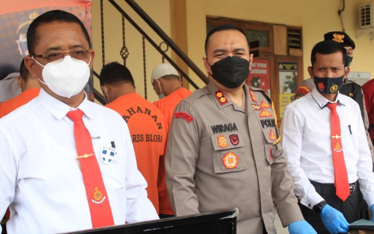 Satuan Reserse Kriminal (Satreskrim) Polres Blora Polda Jawa Tengah Berhasil mengamankan D alias Utuk (51) Seorang Warga Kecamatan Randublatung Kabupaten Blora yang Diduga Melakukan Tindak Pidana Ilegal Loging