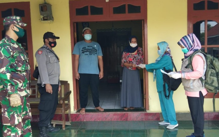 Puskesmas Pucanglaban Jemput Bola Tes Swab ke Rumah Warga Desa Demuk