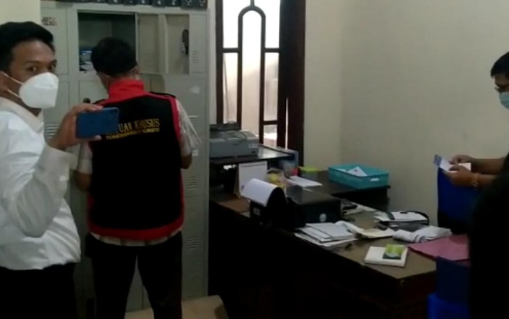 Kejari Kediri Geledah Kantor PT Intan Pariwara Cabang Kediri 