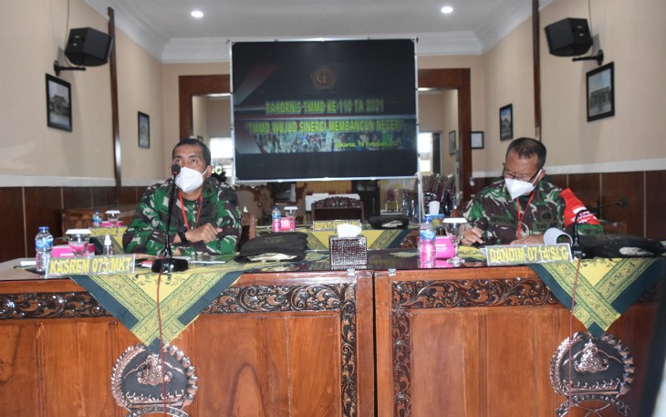Kasrem 073/Makutarama Letkol Czi Hendro Edi Busono hadiri kegiatan rapat koordinasi teknis (Rakornis) TNI Manunggal Membangun Desa (TMMD). Bertempat di Aula Makorem 073/Makutarama jalan Diponegoro No. 28 Salatiga, Jawa Tengah. Kamis (18/2/2021).
