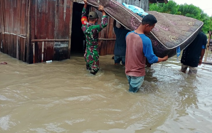 Hujan Lebat Rumah Warga Sambi Rampas Kebanjiran