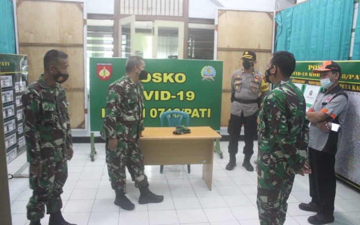 Pati - Pemberlakuan Pembatasan Kegiatan Masyarakat (PPKM) berskala Mikro telah tetapkan pemerintah sebagai langkah untuk penanganan serta pengendalian Covid-19 hingga ditingkat desa maupun kelurahan. Kebijakan yang diambil pemerintah dengan menerapkan PPKM berskala mikro dengan mendirikan posko hingga ditingkat desa maupun kelurahan merupakan langkah serius pemerintah terhadap  penanganan Covid-19 sehingga diharapkan mampu menekan laju penyebaran Covid-19. Minggu, (14/02/2021) Untuk mengetahui sejauh mana i