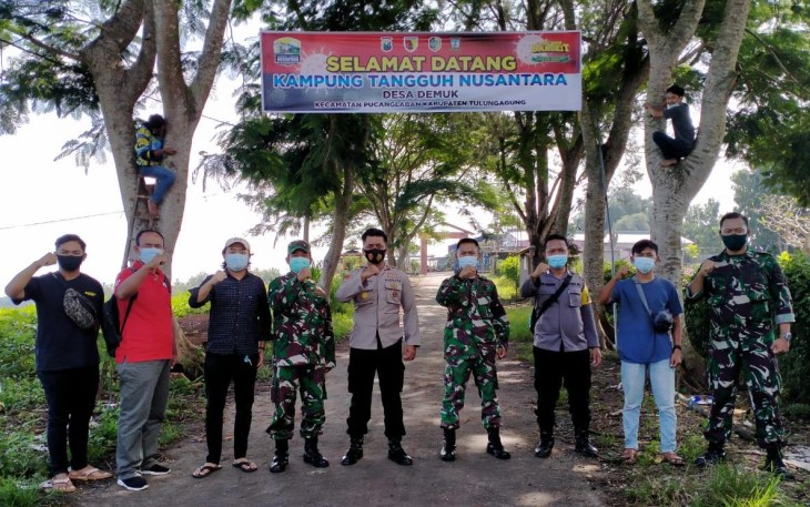Giat Polsek Pucanglaban Kerja Bakti Persiapan Kampung Tangguh Nusantara di Desa Demuk