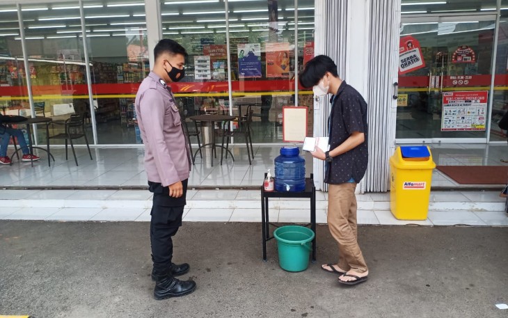 Menanggulangi Penyebaran Covid-19, Polsek Palasah Laksanakan Himbauan Prokes