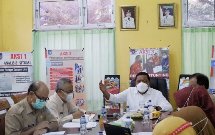 Bupati Bengkulu Utara Ir Mian Saat Cek Data Vaksin Covid-19
