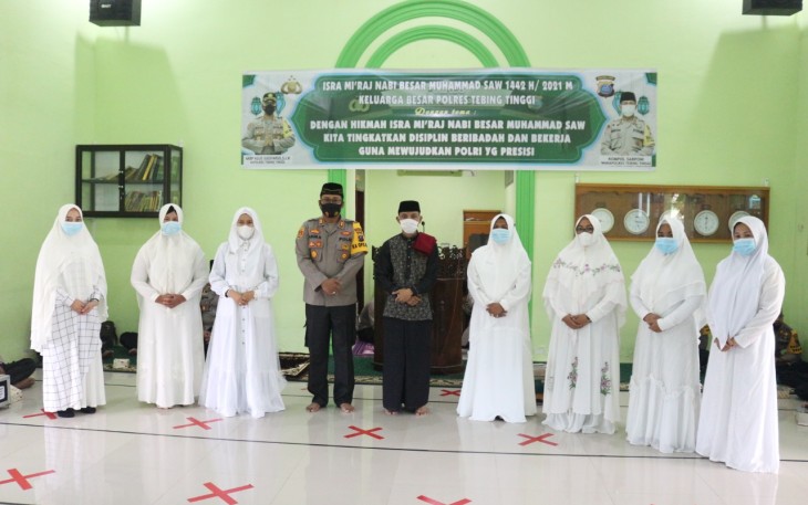 Kapolres Tebing Tinggi AKBP Agus Sugiyarso SIK Hadiri Peringati Isra Miraj di Masjid Al-Hasanah