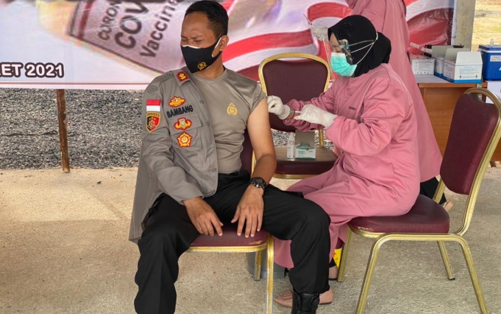 Personel Polres Bintan Terima Vaksin Covid-19 Tahap II