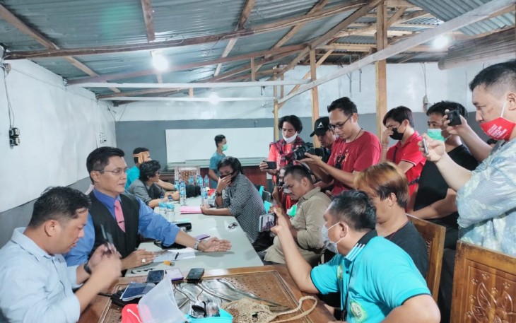 Kuasa Hukum Tersangka Irwan S Tanjung SH MH Saat Diwawancarai 