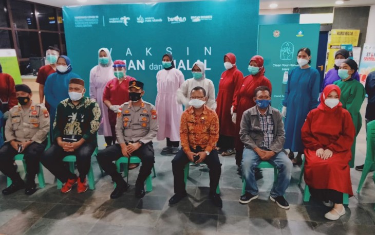 Kapolres dan Kadiskes Bintan Lakukan Kunjungan ke Lokasi Vaksin di Bandar Bentan Telani Kawasan Pari