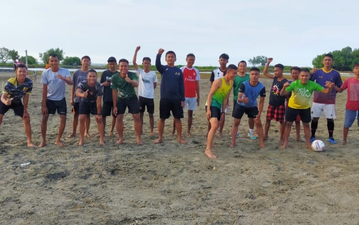 Satgas TMMD 110 Karawang Olah Raga Bersama dengan Masyarakat