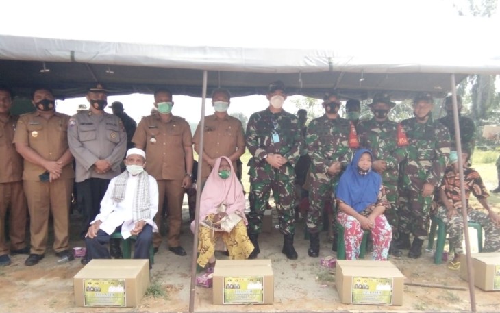 Pembukaan TMMD Ke-110, Danrem 022/PT Beri Bantuan Sembako