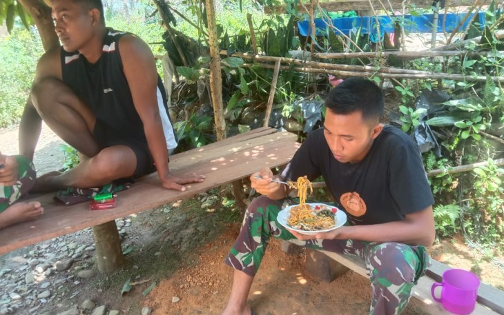 Sayur Pecal Menu Makan Siang Satgas TMMD Ke-110