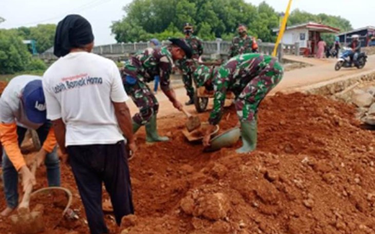 Pengerjaan Pengerukan dan Penimbunan Tanah Badan Jalan
