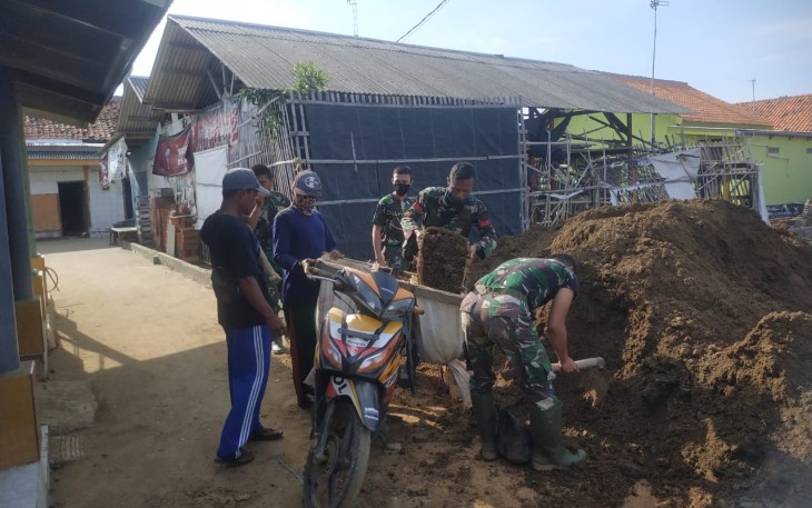 Gotong Royong Satgas Bersama Warga