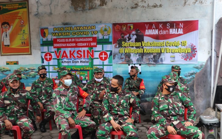 Anggota Kodim 0807 Tulungagung Jalani Vaksinasi Covid-19