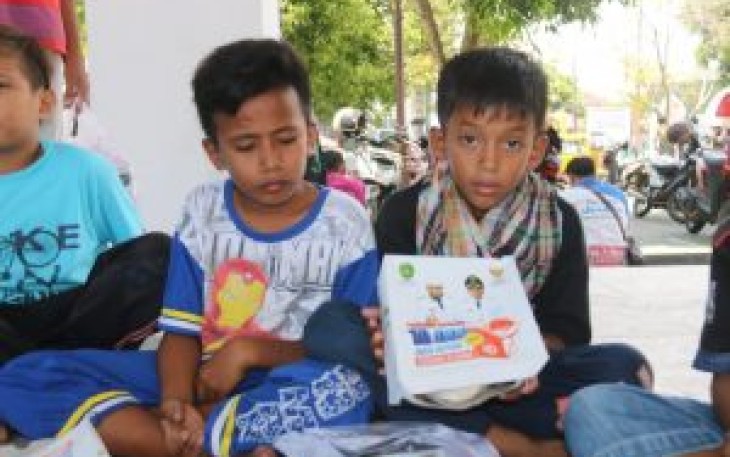 Gerakan 10.000 Nasi Kotak Gratis