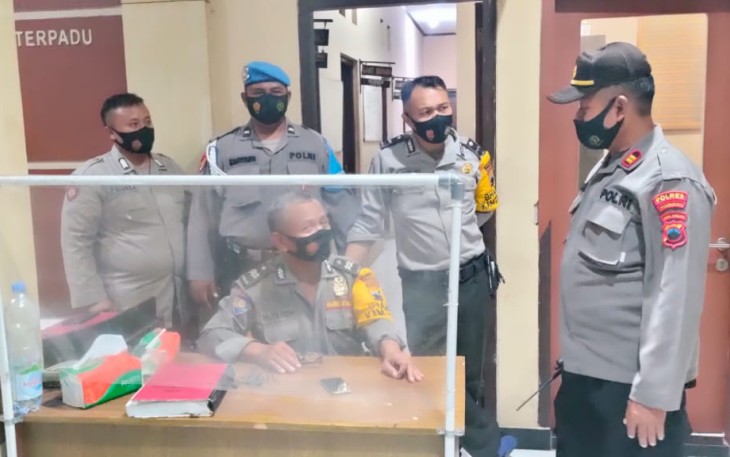 Polres Pekalongan kota, Seksi Pengawasan dan Propam Polres Pekalongan kota menggelar kegiatan pengawasan ruang pelayanan publik, baik itu di Satpas SIM, Samsat,SPKT dan pelayanan SKCK