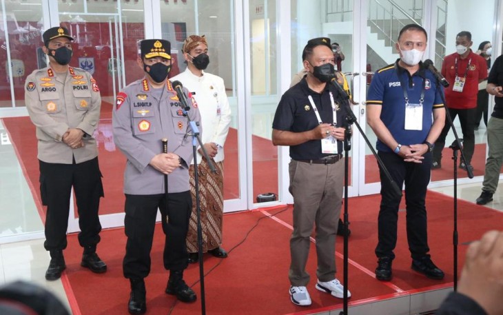 Disela-sela kuinjunganya ke Jawa Tengah, Kapolri Jenderal Polisi Listyo Sigit Prabowo melakukan inspeksi mendadak (sidak) ke Stadion Manahan Solo, Kamis (25/3/2021).