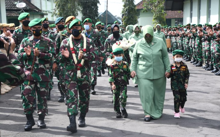 Pangdam IV/Diponegoro Mayjen TNI Rudianto secara resmi membuka kegiatan Apel Dansat Tersebar Kodam IV/Diponegoro Tahun 2021 yang dihadiri seluruh Komandan Satuan (Dansat) jajaran Kodam IV/Diponegoro. Acara yang digelar selama dua hari (29-30 Maret 2021)  di laksanakan di Mako Rindam IV/Diponegoro,  Jl. Pahlawan No. 133, Magelang. Senin (29/3/2021).