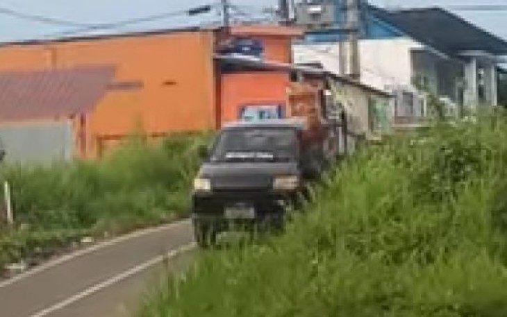 Warga Buang Sampah 