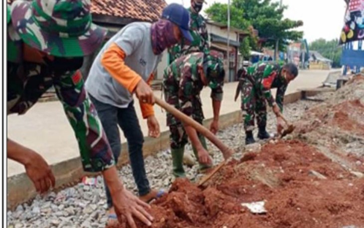Proses Pengerjaan Peningkatan dan pelebaran badan jalan