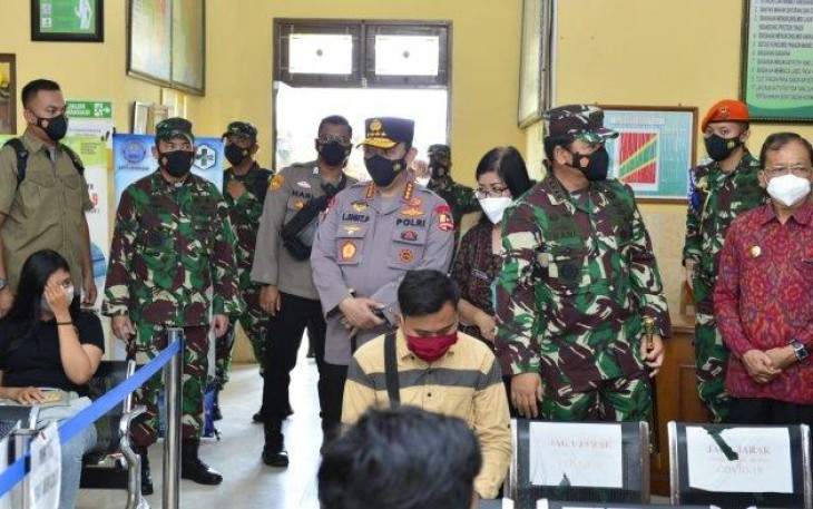 Kapolri Jenderal Polisi Drs Listyo Sigit Prabowo MSi Bersama Panglima TNI Marsekal TNI Dr Hadi Tjahjanto SIP