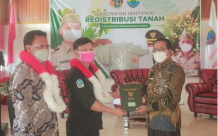 Wamen ATR/BPN RI Bagi 2983 Sertifikat Tanah ke Warga SBB