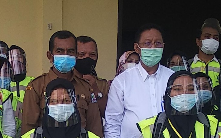 Kepala BDI Medan didampingi Kadis Perindagkop dan UKM Aceh Singkil Bersama dengan Pemuda Daerah Setempat