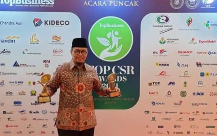 PDAM Tirta Hidayah Raih TOP CSR 2021 Dari Majalah Top Business
