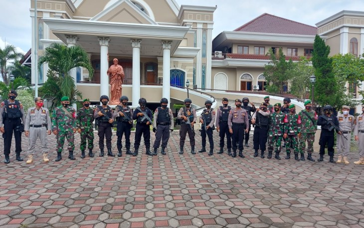Polres Pekalongan Kota menggelar apel bersama pengamanan Hari Paskah di Kota Pekalongan, Kamis Pagi (02/04/2021)
