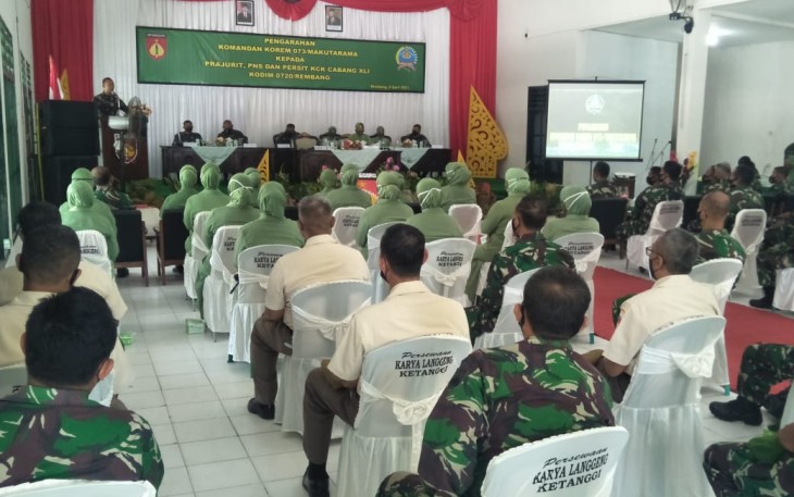Komandan Korem 073/Makutarama Kolonel Arm Putranto Gatot Sri Handoyo, S.Sos, M.M., didampingi Ketua Persit KCK Koorcab Rem 073/Makutarama, Ny. Henny Putranto Gatot Sri Handoyo melakukan kunjungan kerja ke wilayah Kodim 0720/Rembang, Kamis (08/04/2021).