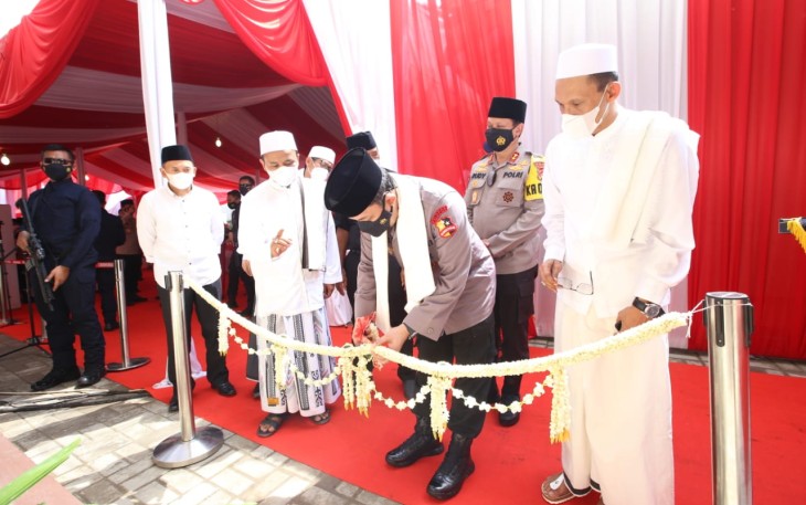 Kapolri Jenderal Listyo Sigit Prabowo meresmikan gedung baru Pondok Pesantren (Ponpes) Salafiyah Tajul Falah, Banten, Sabtu (10/4/2021).