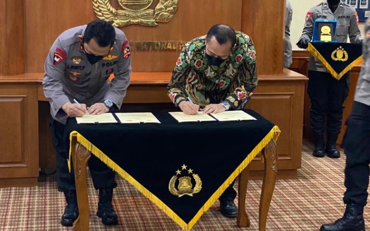 Polri dan Komisi Nasional Hak Asasi Manusia (Komnas HAM) meneken Memorandum of Understanding (MoU) Tentang Penegakan HAM di Indonesia.