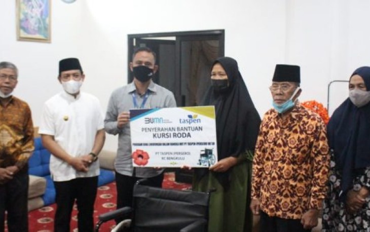 Berkah Ramadan, Pemkot dan PT Taspen Berikan 10 Unit Kursi Roda Untuk Pensiunan