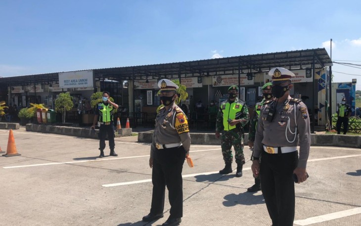 Kasatlantas Polres Kendal, AKP Heri Condro Birowo mendirikan Pos Pam di Rest Area 931 A, dengan mengadakan operasi keselamatan lalu lintas.