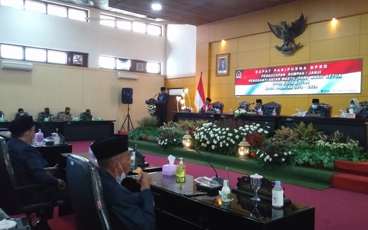 Walikota Santoso Berikan Sambutan di Acara Pengambilan Sumpah/Janji Jabatan PAW Wakil Ketua DPRD Kota Blitar (foto : Faisal NR / Klikwarta.com) 
